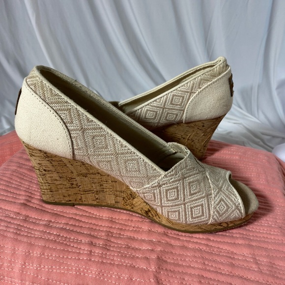 Tom’s open toe wedge, cork heel, size 8 - Picture 6 of 10